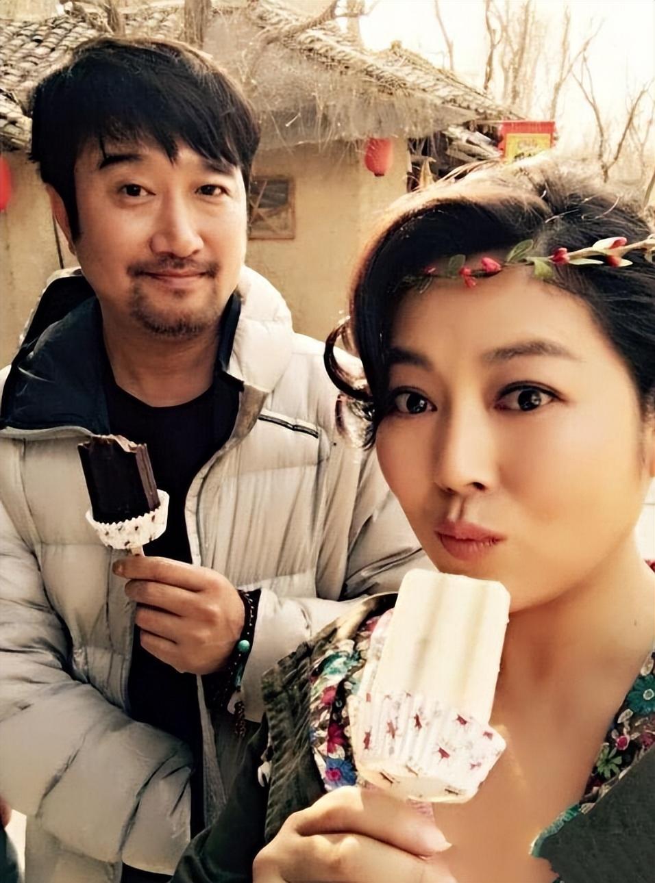 王茜华|王茜华：为演戏流产、打200多针美容针，45岁高龄生子，现状如何