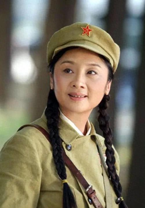 秦海璐“巨婴症儿子”现已8岁,如今看到长相后,网友:有些意外