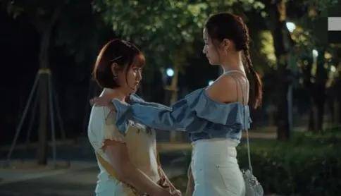 |完美女神是假的,溜肩没腰,皮肤松弛,生图揭露人间真实