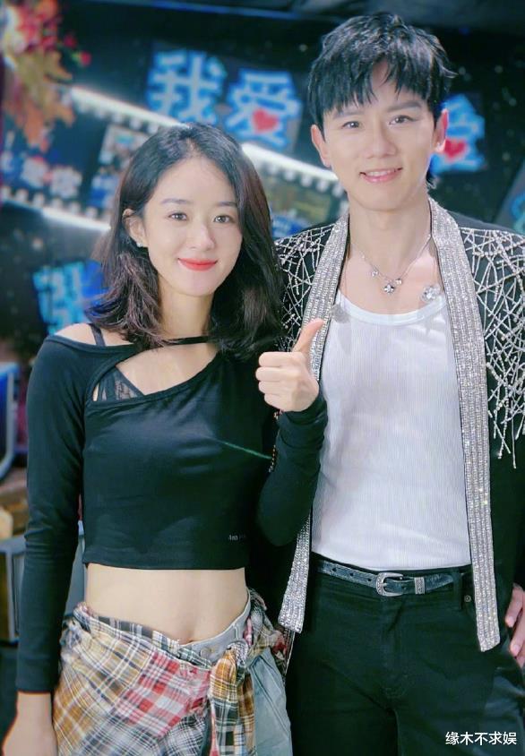 曝王一博戴假发和赵丽颖看演唱会，更多细节被扒，王一博方回应！