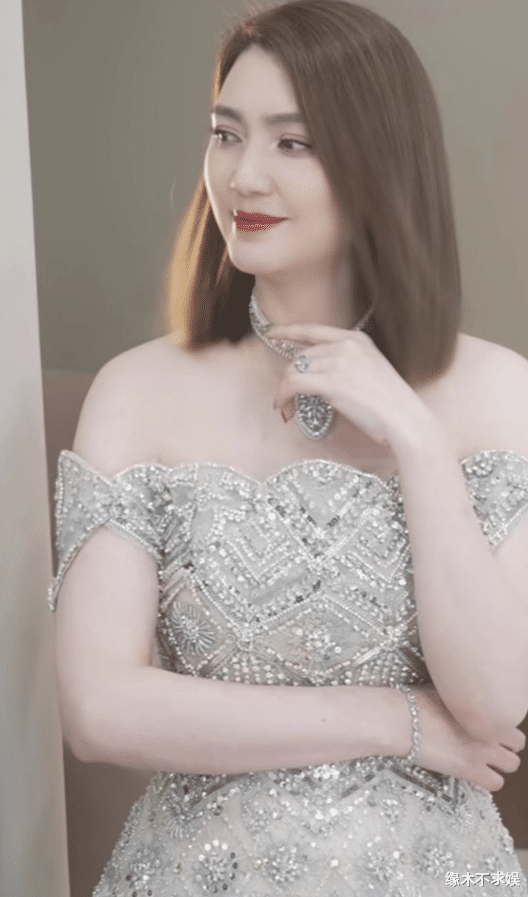 洪欣|张丹峰洪欣现状:女方发福明显,男方打扮潮酷,曝两人不官宣原因!