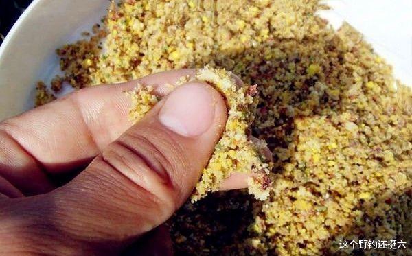 饵料|夏季钓鱼一定要用香吗？诱在前钓在后，让鱼口好的是物料不是味型