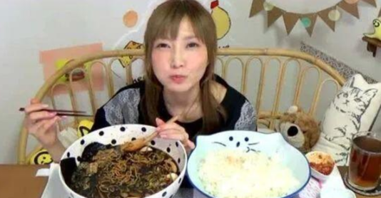 烤肉|无实物吃播？“节约食物”的画风越来越迷惑了……