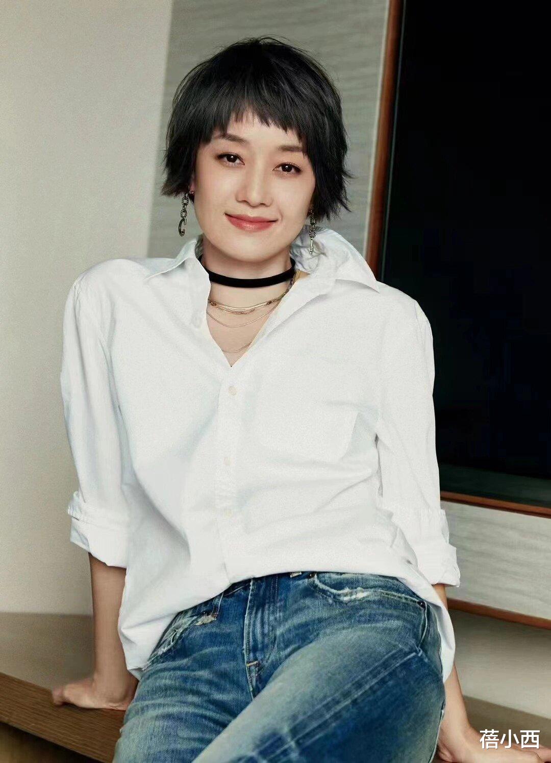 《繁花》收官,马伊琍带火了一种新穿法:白衬衫+长裙,高级洋气