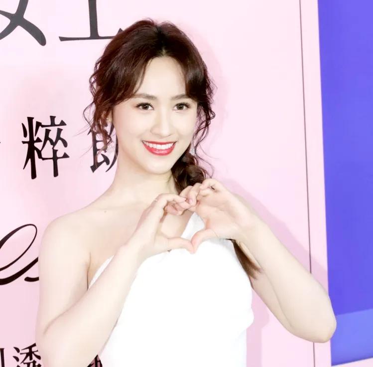 窦靖童|吴姗儒:父亲吴忠宪的“过分亲密”,让我很苦恼,更抬不起头