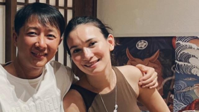 韩庚|韩庚携卢靖姗聚餐，不洗头出门显邋遢，与老婆肤色差明显似素人