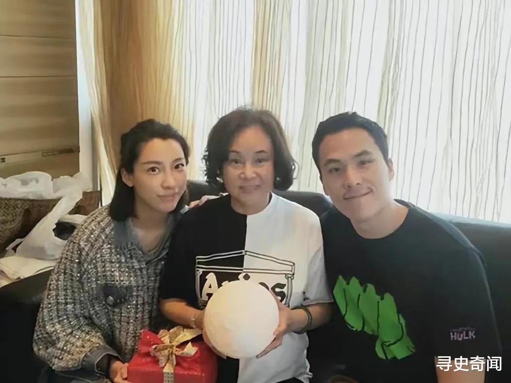 何超莲|曝何超莲不让齐娇俩女儿当花童,并非歧视前嫂子,系父母离异不吉利