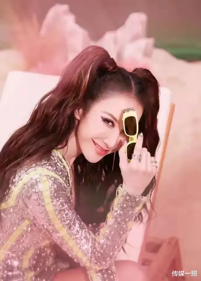 李玟真正死因曝光：在救护车上因呕吐窒息而亡，姐姐否认李玟割腕