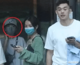 放飞自我?丈夫判14年后,安以轩夜店与男友人亲密搂抱彻夜狂嗨