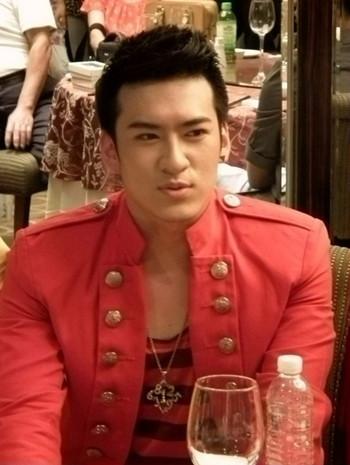 过气童星为钱兼职卖鸡肉,自曝生计艰难,背23年房贷想和女友求婚