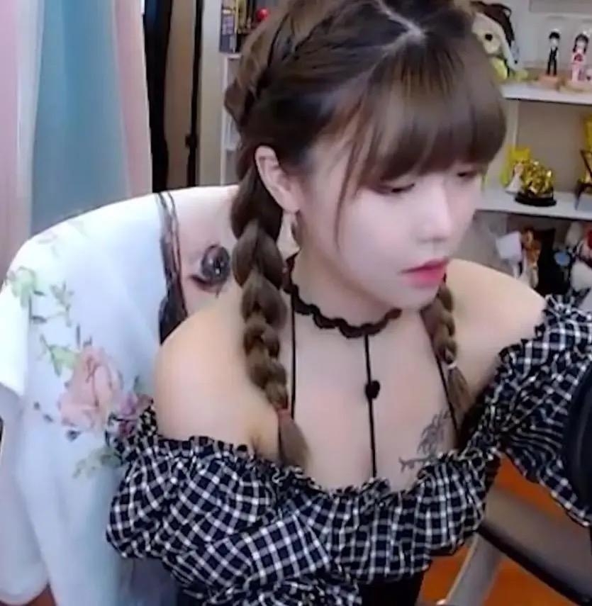 抽烟喝酒纹身，说谎骂人整烂活儿，周淑怡的塌房史