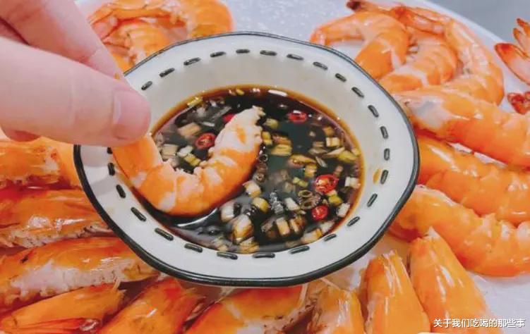 做白灼虾，别直接下锅煮，渔民教你做法，滋味鲜美，虾肉有弹性