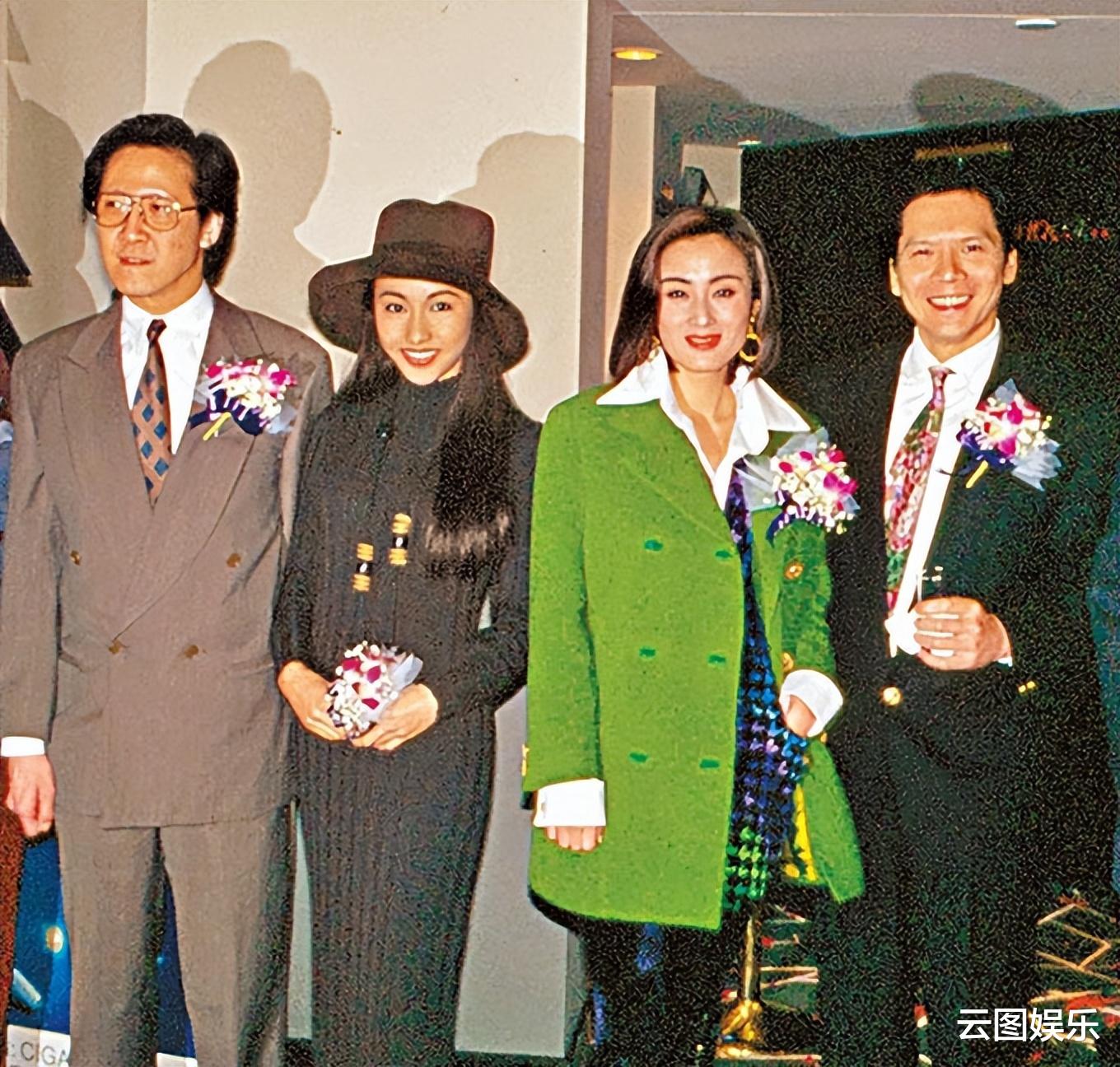 张敏|55岁张敏开派对庆生，与小10岁男友吹蜡烛很开心，戴鸽子蛋显贵气