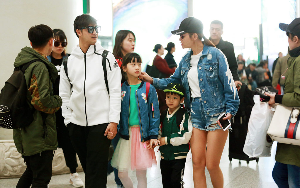 何洁|7位超女现状:李宇春患病,何洁卑微求上浪姐,还有一位被骗6亿!