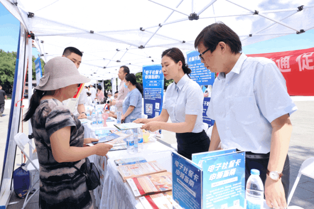 社保|社保、就业进社区,暖心服务零距离