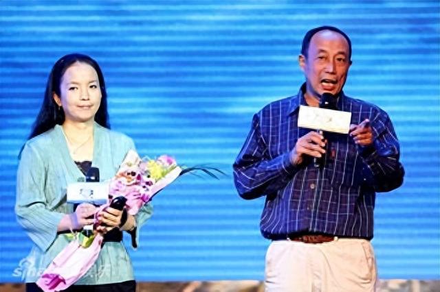 善恶终有报!63岁在美国捡垃圾的吕丽萍,已经活成了一个“笑话”