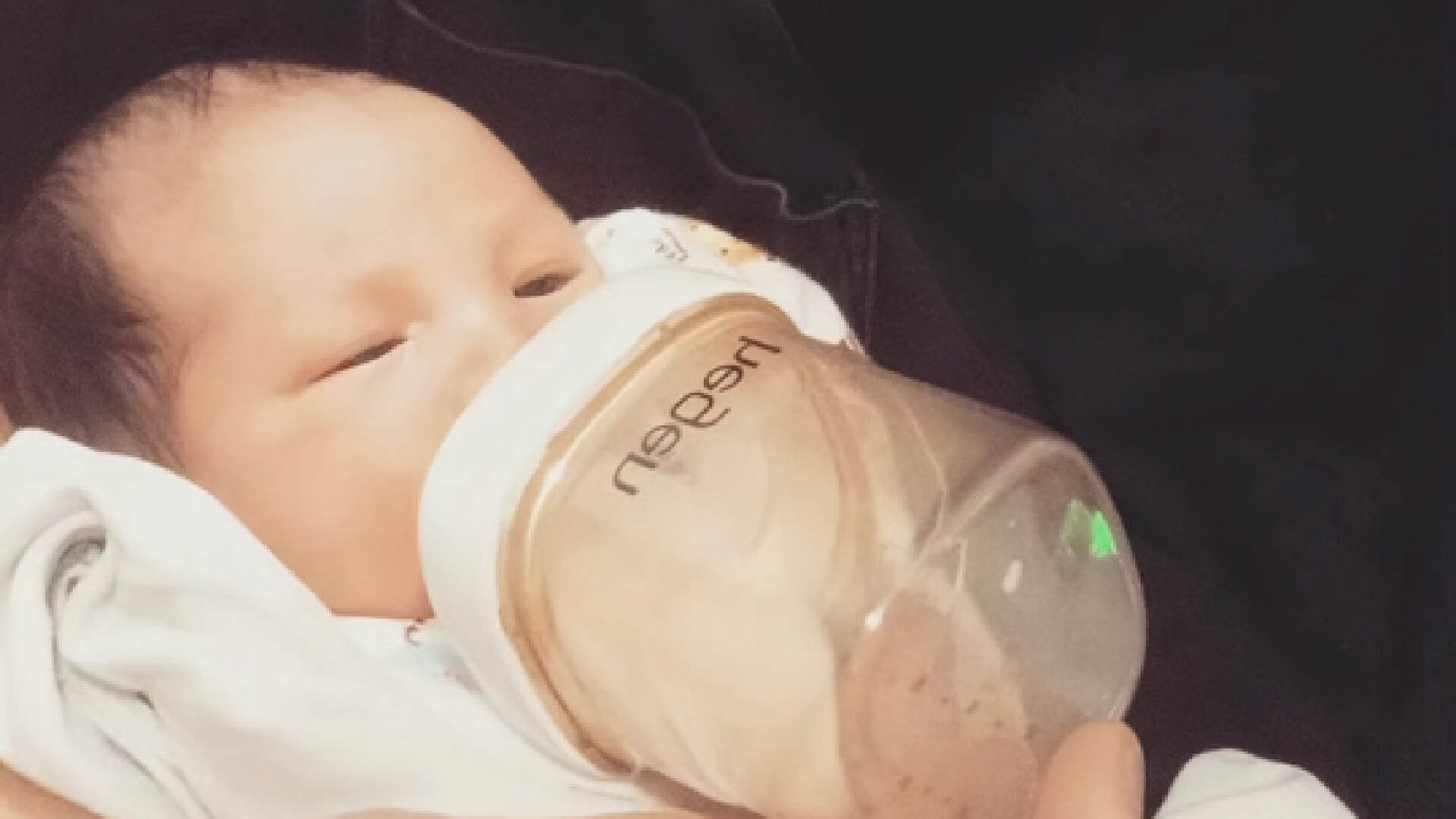 恭喜！香港知名男星妻子产下四胎，结婚四年连生四个儿子