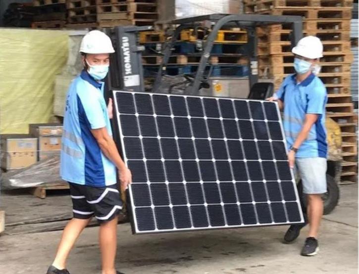 80后女星因老公瘫痪经济陷困难,毅然转行做物流,亲自搬货很卖力