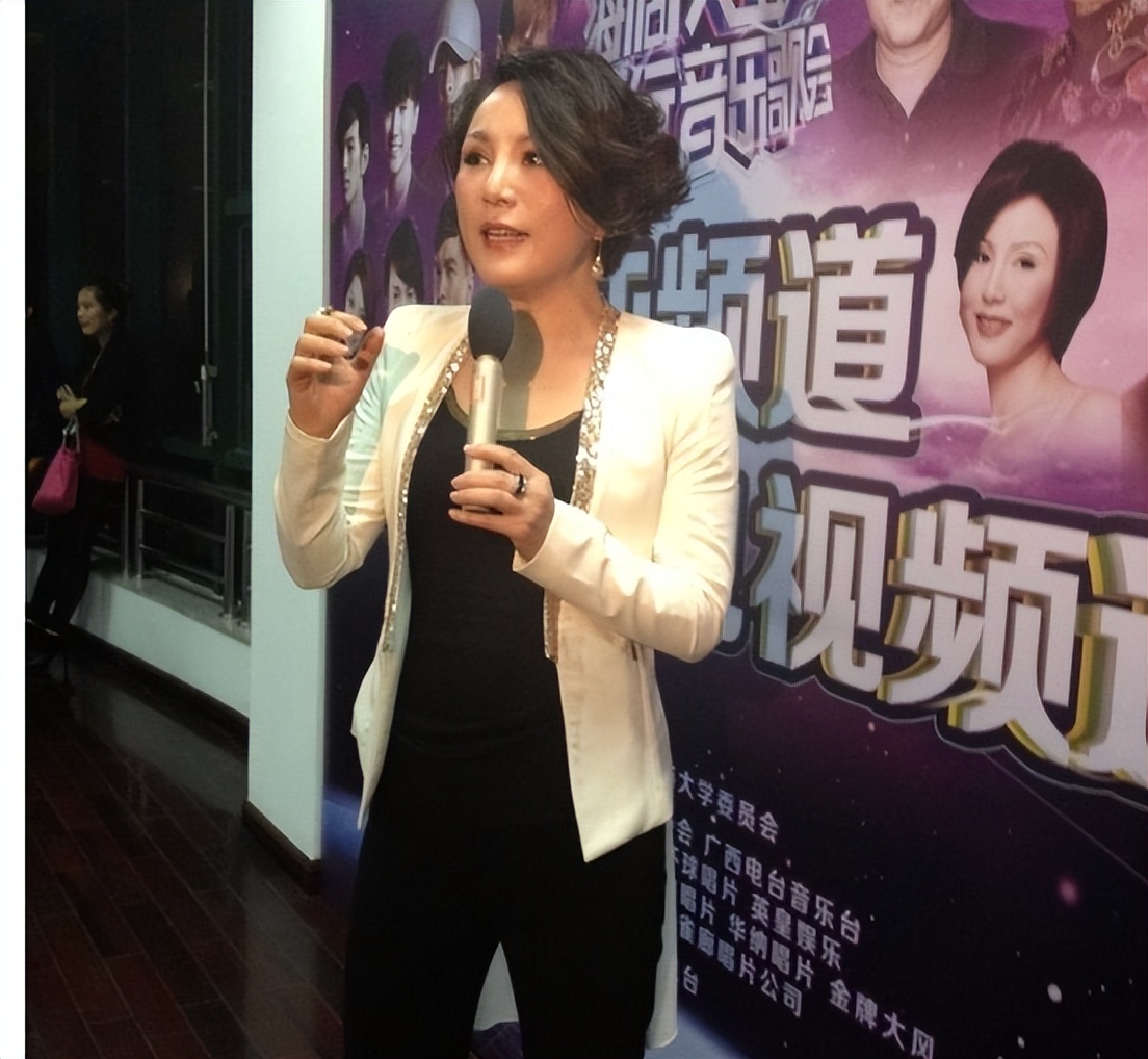 |她曾红过毛阿敏，却因放鸽子被春晚拒之门外，如今54岁依然美丽