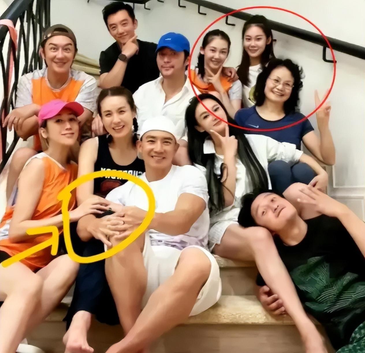 郑恺|一天两个瓜!先是婚变,后是三胎,郑恺苗苗的“遮羞布”一片不剩