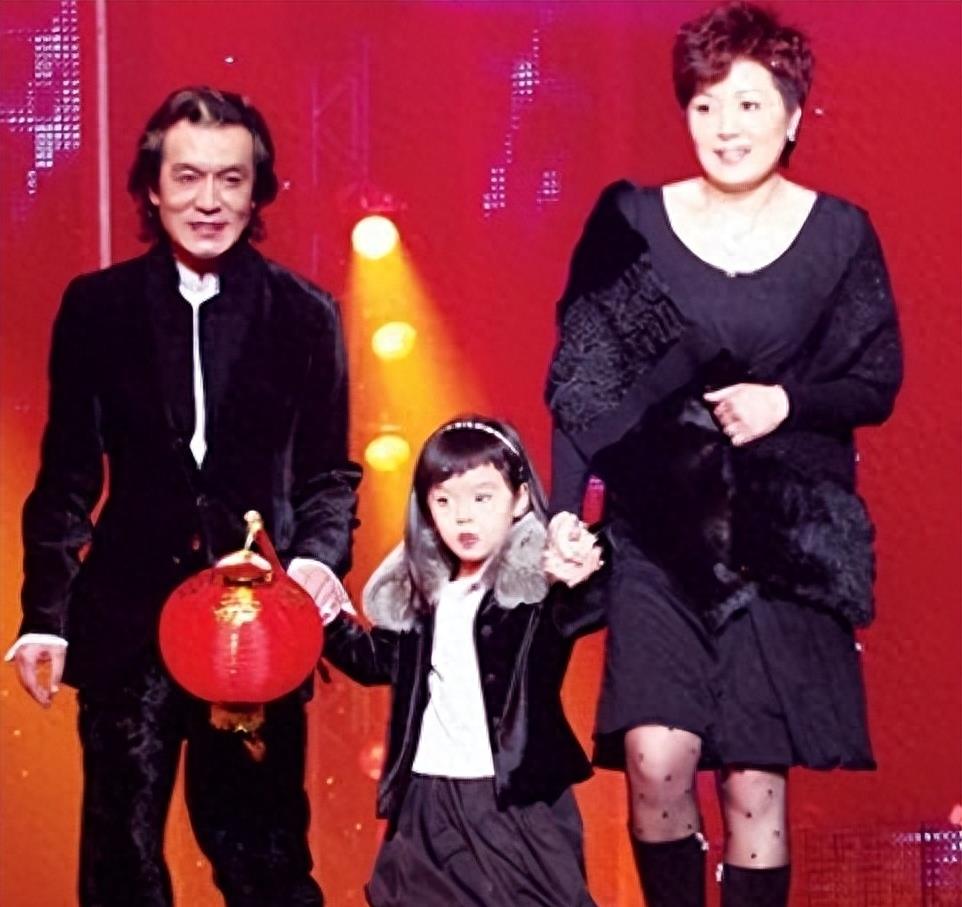 时隔5年李咏的死因被揭开，妻子哈文道破真相，遗体为何不运回国