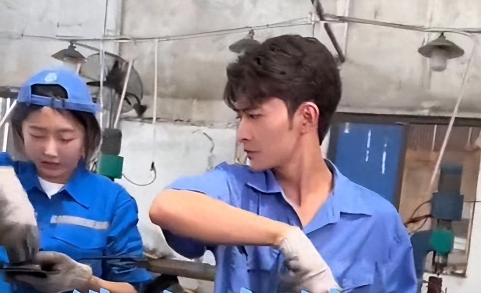 我就奇了怪了，是什么人捧红了这群跳梁小丑？