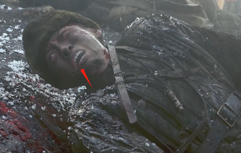 演员“烤瓷牙”有多可怕？嘴凸显老，嘴包不住牙，演战争片太离谱