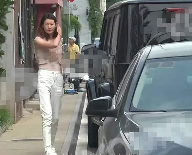 王宝强携女友冯清为甄子丹庆生,二人罕见正面合影,高调秀恩爱