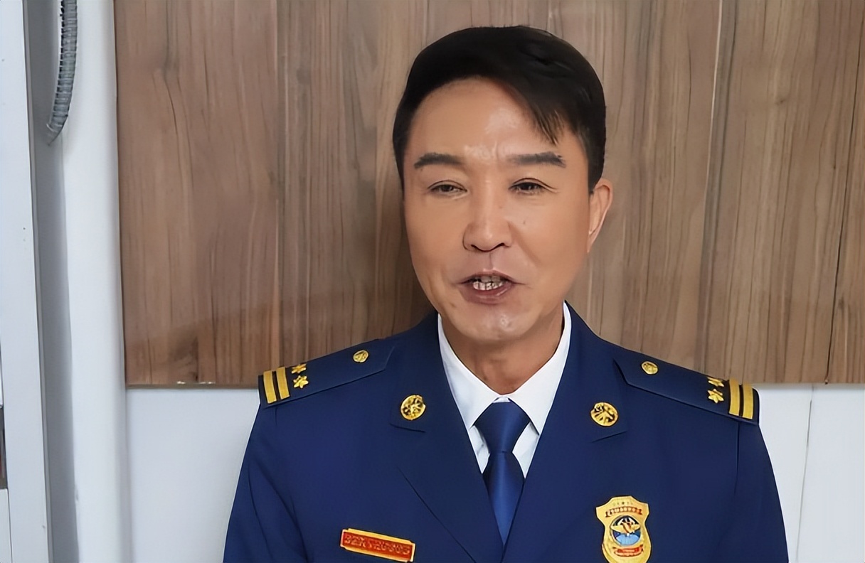 当“整容脸”混进央视职场剧，撞上天然脸演员，简直是降维打击