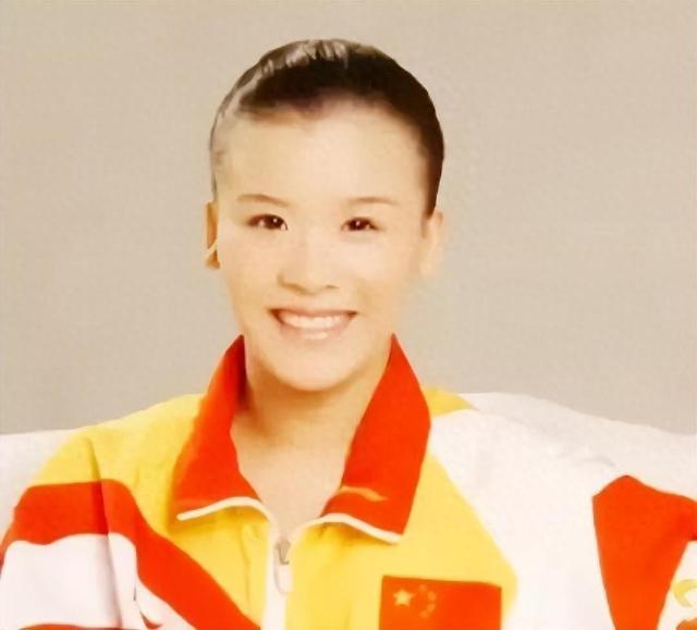 瘫痪25年桑兰近况:42岁仍白皙漂亮,嫁资产千万老公,儿子9岁