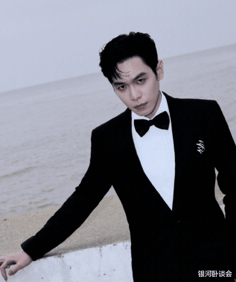 31岁的迪丽热巴，彻底没救了...