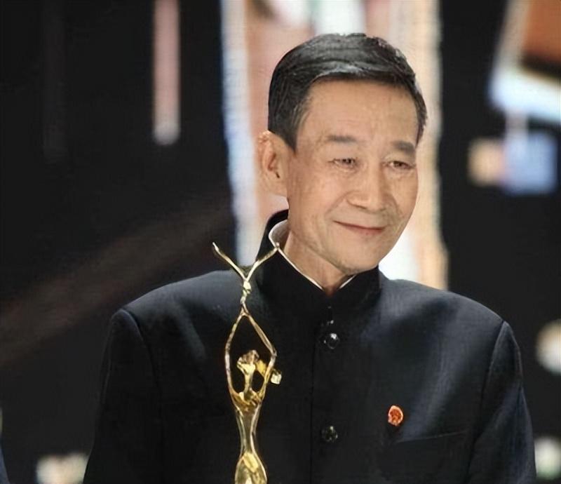 李雪健|老戏骨李雪健被指责霸占资源,都说不清台词了为啥还要演戏?