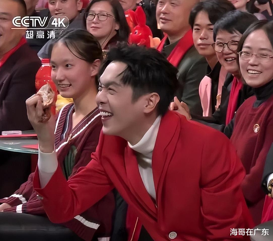 春晚|春晚现场已经没人戴口罩,疫情已经结束了吗?