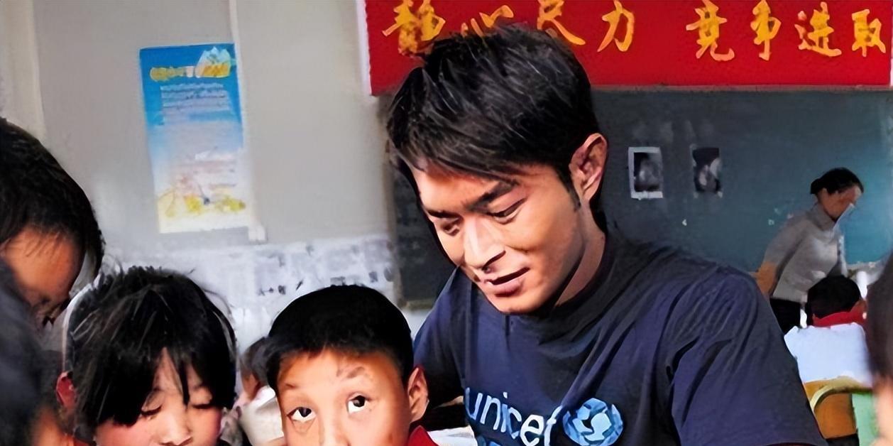 周润发|“香港之子”晚节不保，周润发跌落神坛，原来一切都是伪装