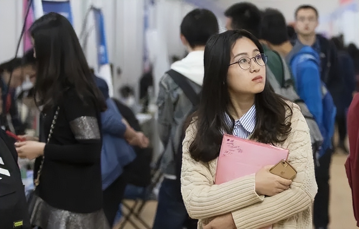 “不招只看工资的人”，董明珠言论被全网痛斥，难怪孟羽童走了