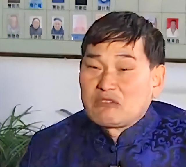 大衣哥是狠人！大门上安滚钉板，围墙上种仙人掌，粉丝们要小心