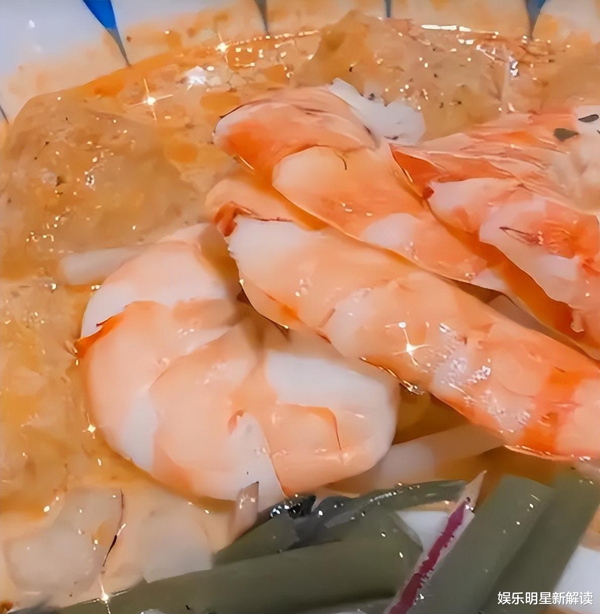 秦岚|郭嘉文疑住富人半山豪宅!晒玫瑰花和美景,或陪李泽楷度假