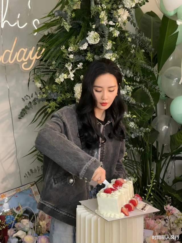 周焯华|刘诗诗恋爱脑?连夜赶回台湾跟吴奇隆一起庆生,穿香奈儿自拍超美