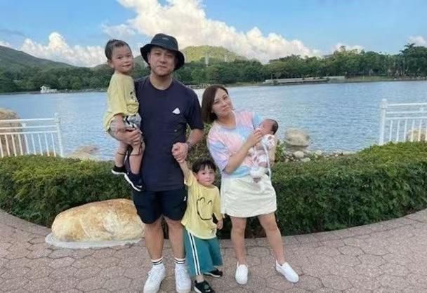 张致恒喜提四胎女儿,一边喊穷一边生,曾放下身段路边发传单谋生