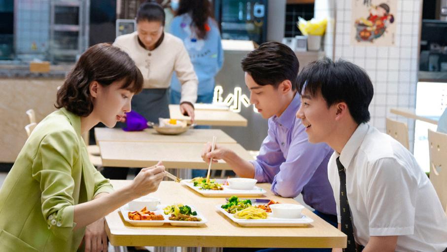 平凡之路|飘逸又沉稳，《平凡之路》的轻喜表象下有一颗观照现实的心