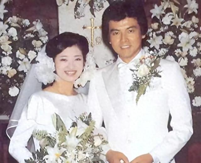 被山口百惠的老年状态惊艳到:64岁发腮发福,穿衣极简却气质高级