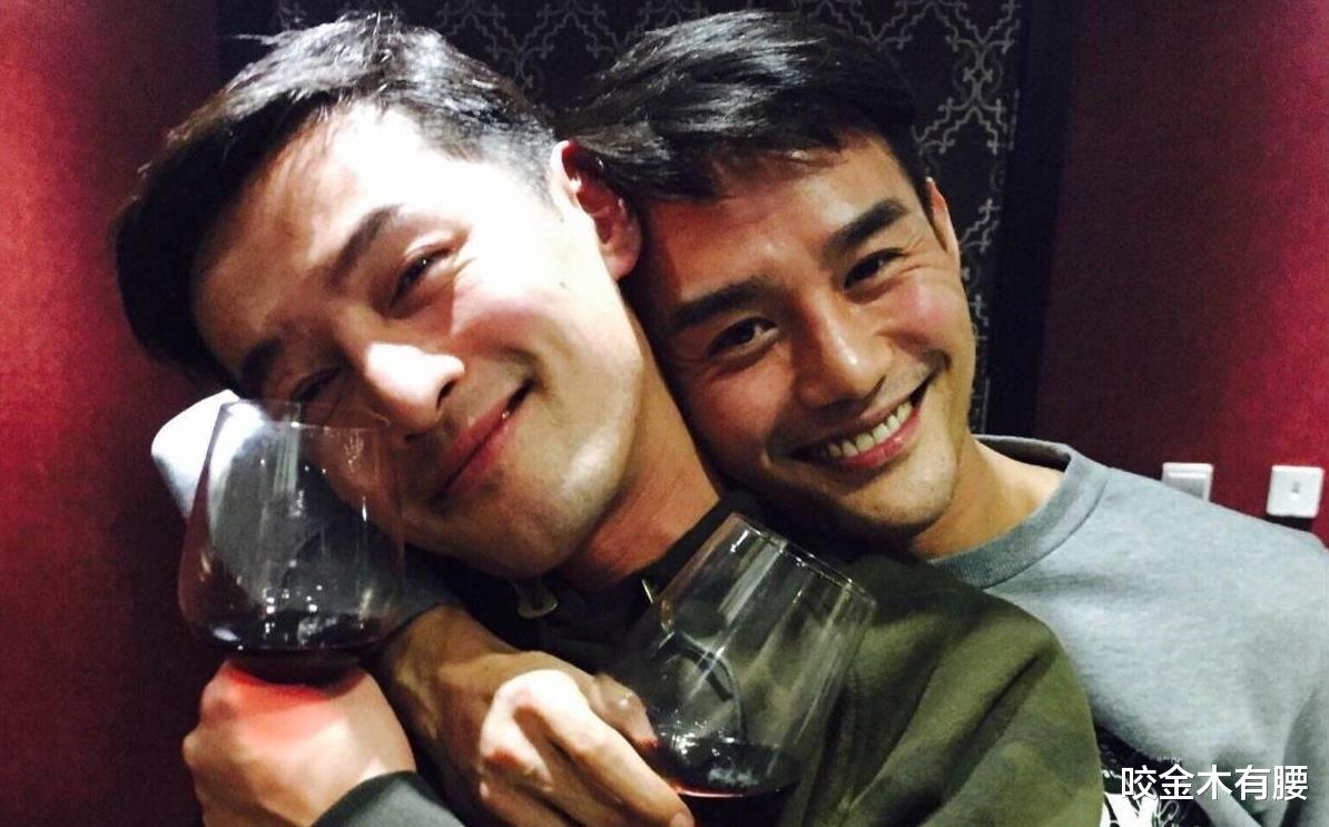 孟子义 演员王凯现身美容院护肤，白皙光亮不像40，与店员亲切合影没架子