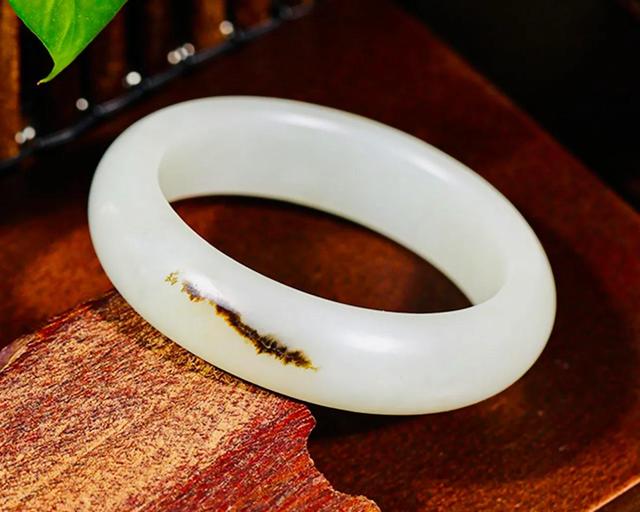 |“矫情”的重器！挑人、挑玉、挑眼力的和田玉手镯！