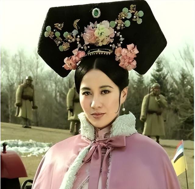 下一个刘晓庆？43岁油头赘肉非要演少女？昔日港姐如今已经变大妈