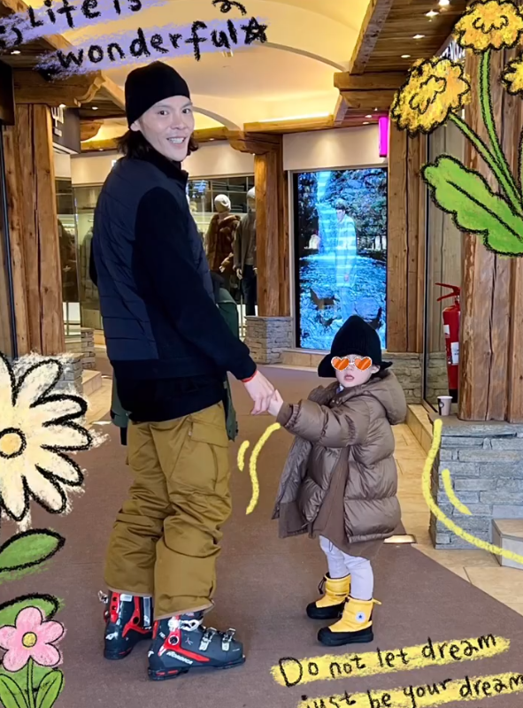 郭碧婷向佐法国滑雪,俩娃罕露正脸,女儿穿汉服,弟弟长得像妈妈