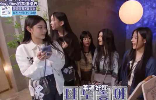 刘嘉玲评论区失守!梁朝伟出演韩团MV惹争议,该女团多次偷文化