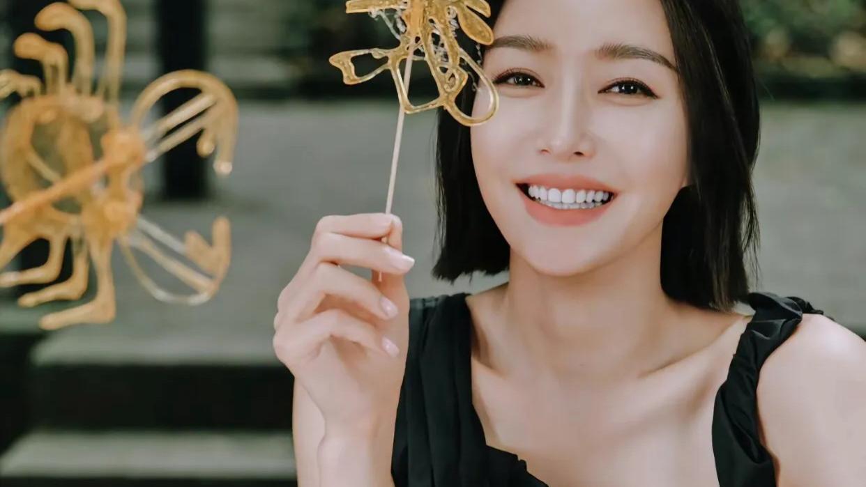 秦岚回应自觉声带受损，无法医治！秦岚：其实很难过，很沮丧。