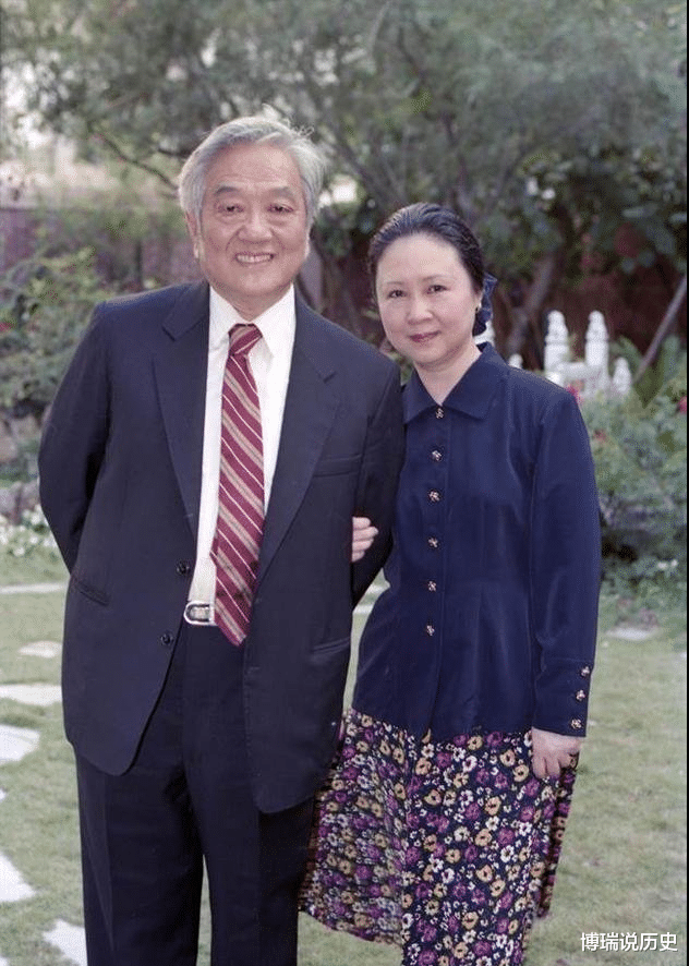 甘当小三45年、给原配赚钱、为原配绝育,她的人生堪称一部琼瑶剧