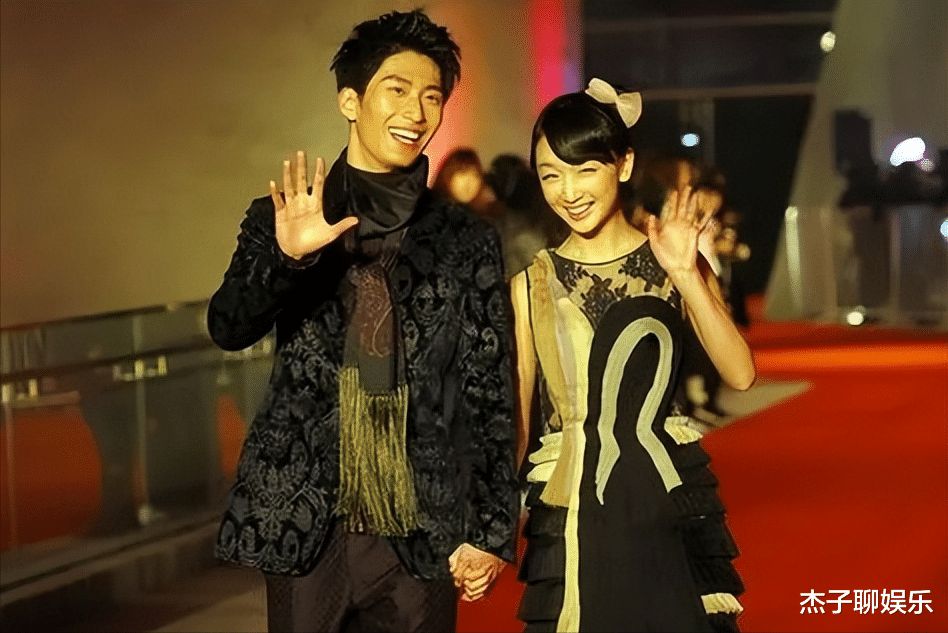 私生活混乱,不拉窗帘与男友玩“游戏”,周冬雨还是暴露了本性