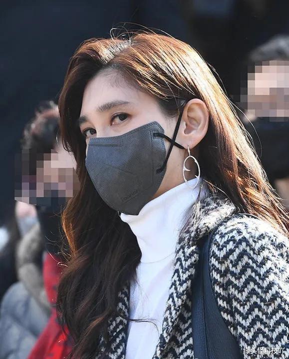 保安|三星长公主参加儿子毕业典礼，美貌刷屏韩网，儿子比哥哥孩子争气